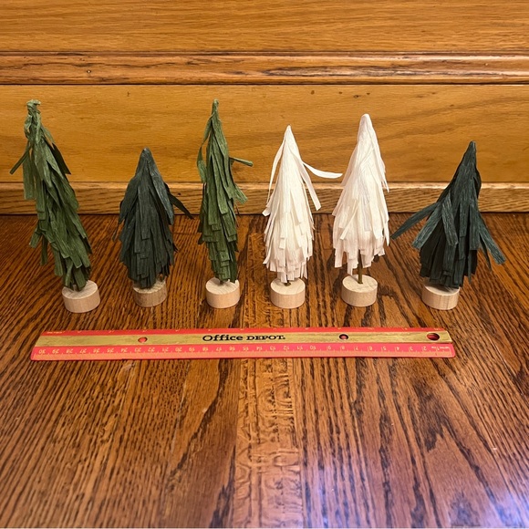 Green and White Holiday Tree Decorations - Picture 2 of 7